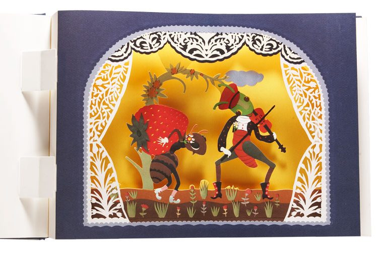 Ein stilisiertes Pop up Kunstwerk von Elsa Mora mit einer Erdbeere und einer Figur, die musiziert.