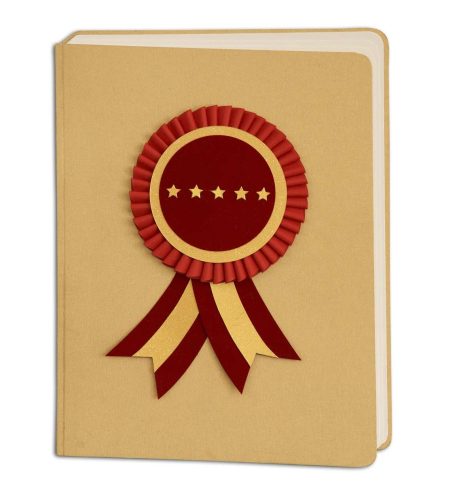 Ein goldener Ordner mit einer roten Auszeichnung und goldenen Sternen aus Papier gestaltet