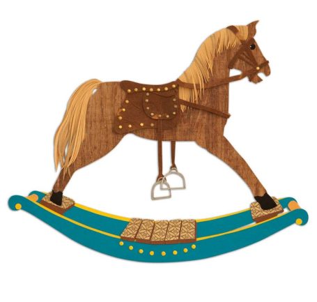 Schaukelpferd aus Papier mit Ziersatteln und goldenem Langhaar.