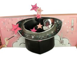 Pop up mit Zauberhut und echtem Produkt im Hut