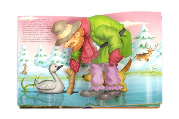 Ein Mann mit einem Stock steht im Wasser und füttert einen Schwan, umgeben von Bäumen.