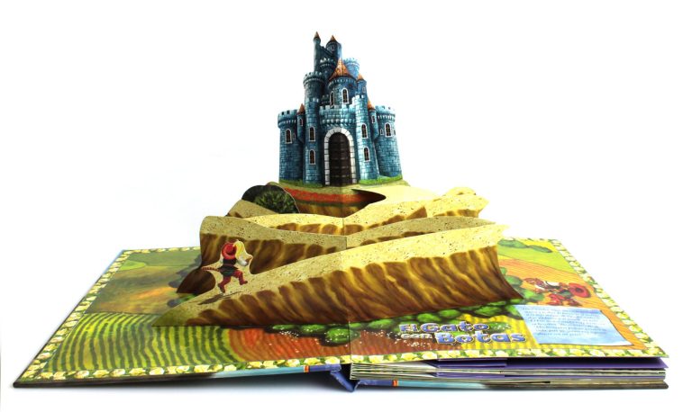 Pop-up Buch mit einer Burg und einer sich windenden Straße aus bunten Seiten.