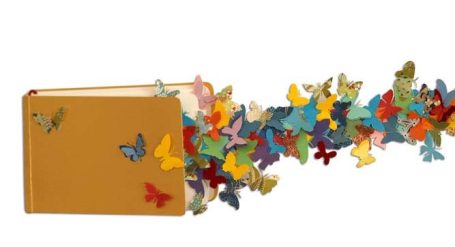 Ein offenes Buch, aus dem bunte Schmetterlinge aus Papier herausfliegen.